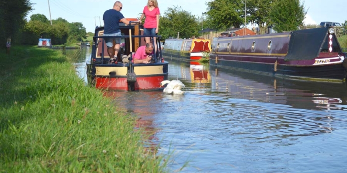 summer narrowboat holiday break