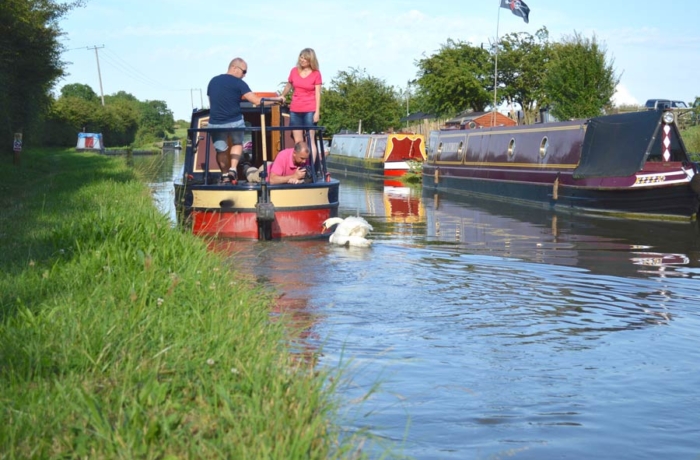 summer narrowboat holiday break