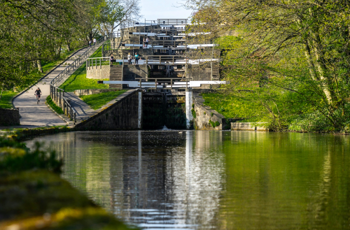 bingley-locks-leeds-liverpool-canal