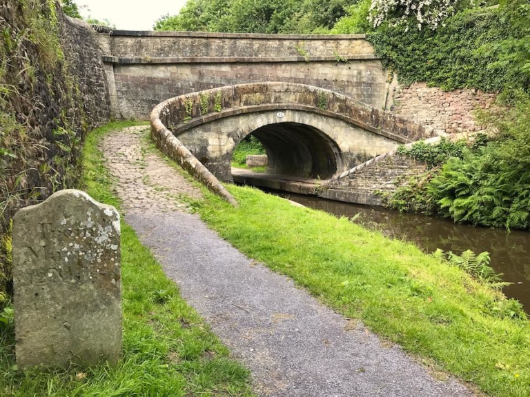 Snake Bridge Macclesfield Canal 768x576 